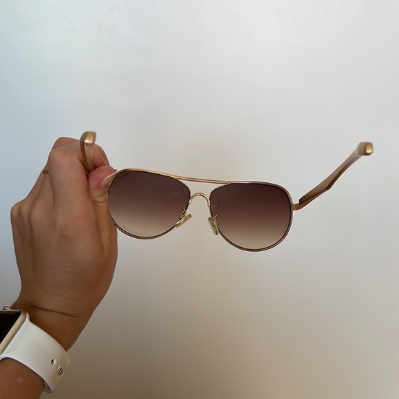 Rose gold aviator style sunglasses - Picture 4 of 5